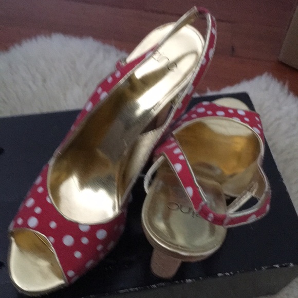 ZINC PEEP TOE SLING BACK POLKA DOT SANDALS, W/BOX - Picture 7 of 8